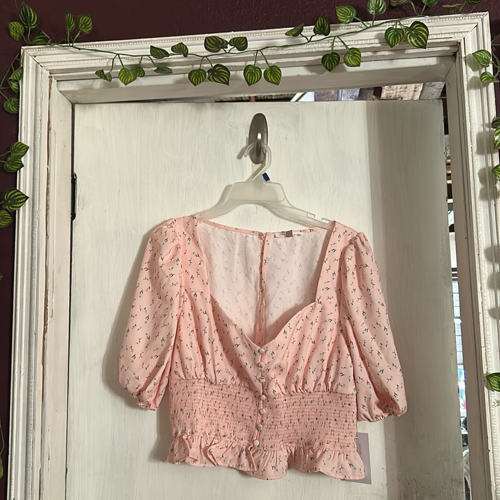 Pink button puffy sleeve top